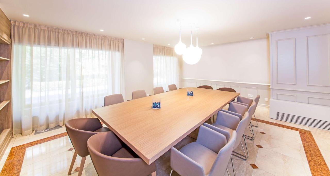 By Fassbind 3* Geneva